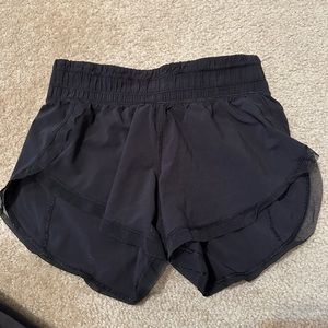 black lulu shorts with mesh lining